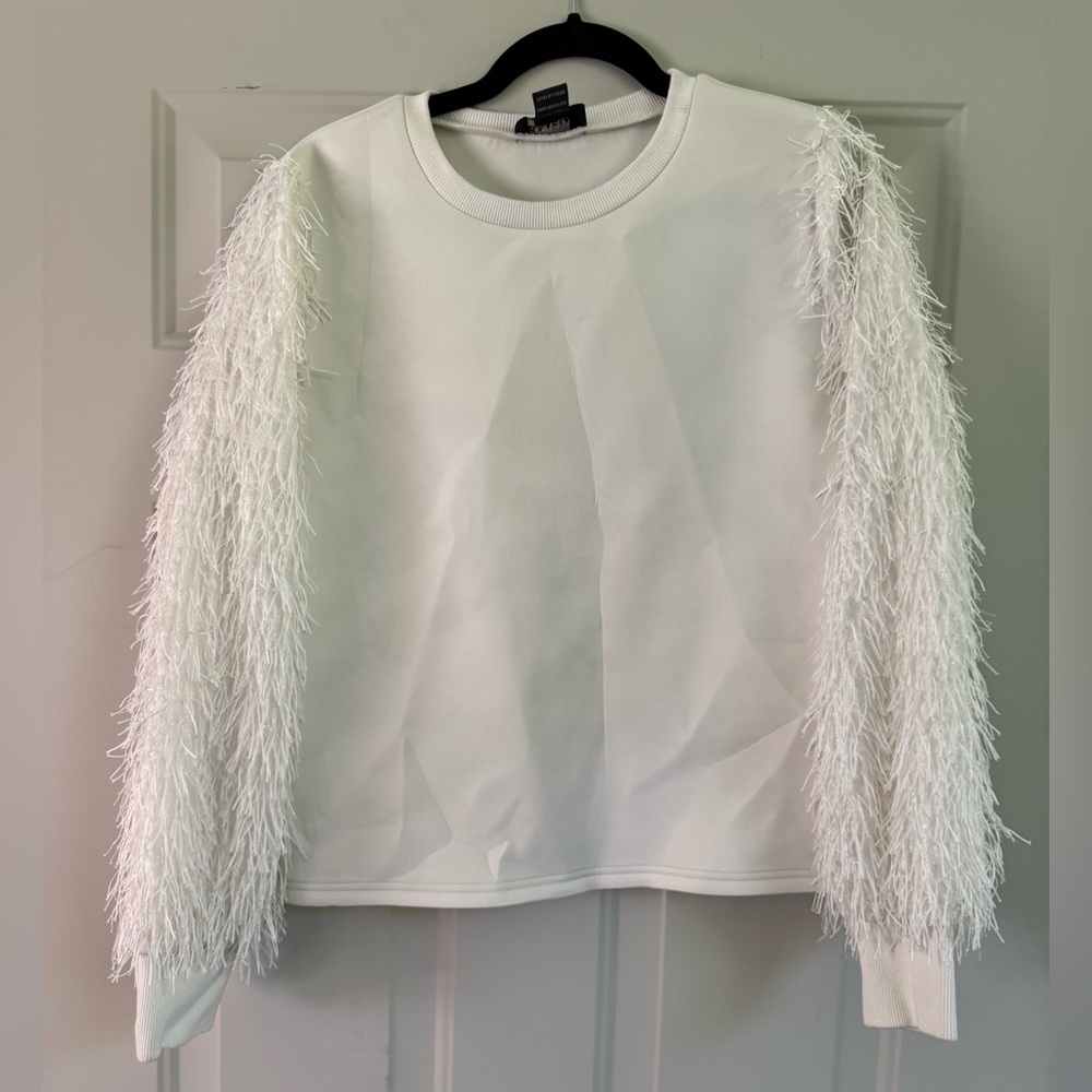 Gracia Large White Sweater with Textured Sleeves